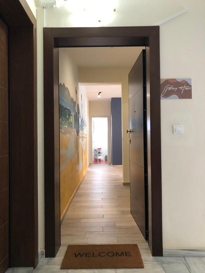 Gallery House In *