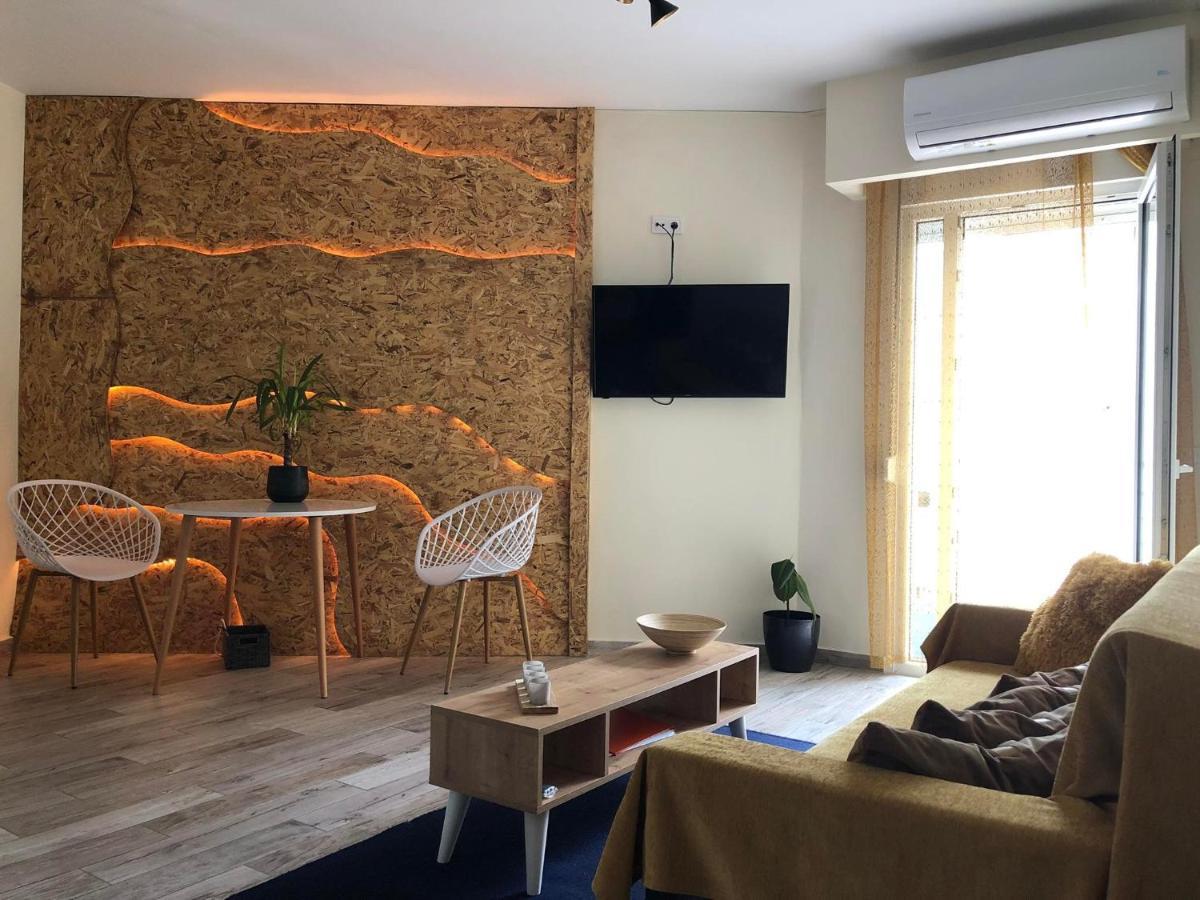Gallery House In Apartment